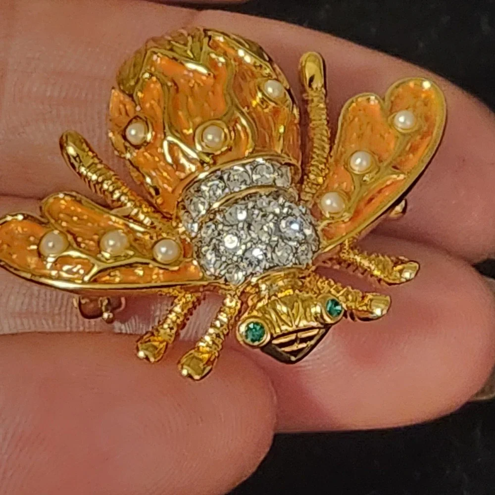 Joan Rivers Bee Brooch Rhinestone‎ Pearl Enamel Green Eye Statement Jewelry